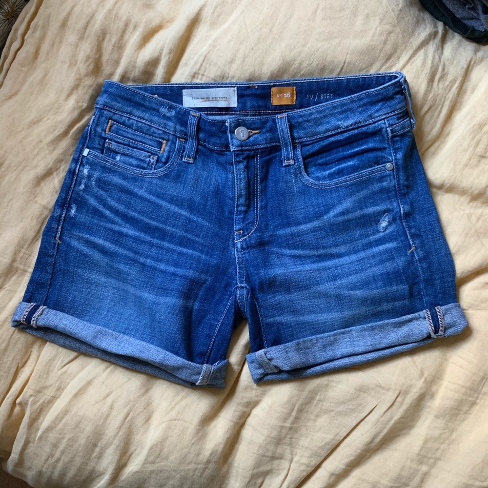 SOLD Pilcro ANTHROPOLOGIE Denim Jean Shorts Sz 26